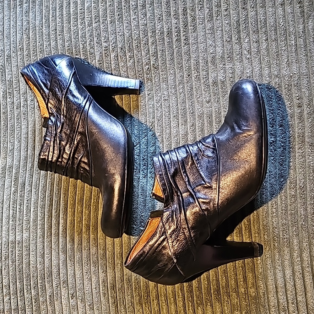 Sofft Heels Black leather for the soong m working woman
